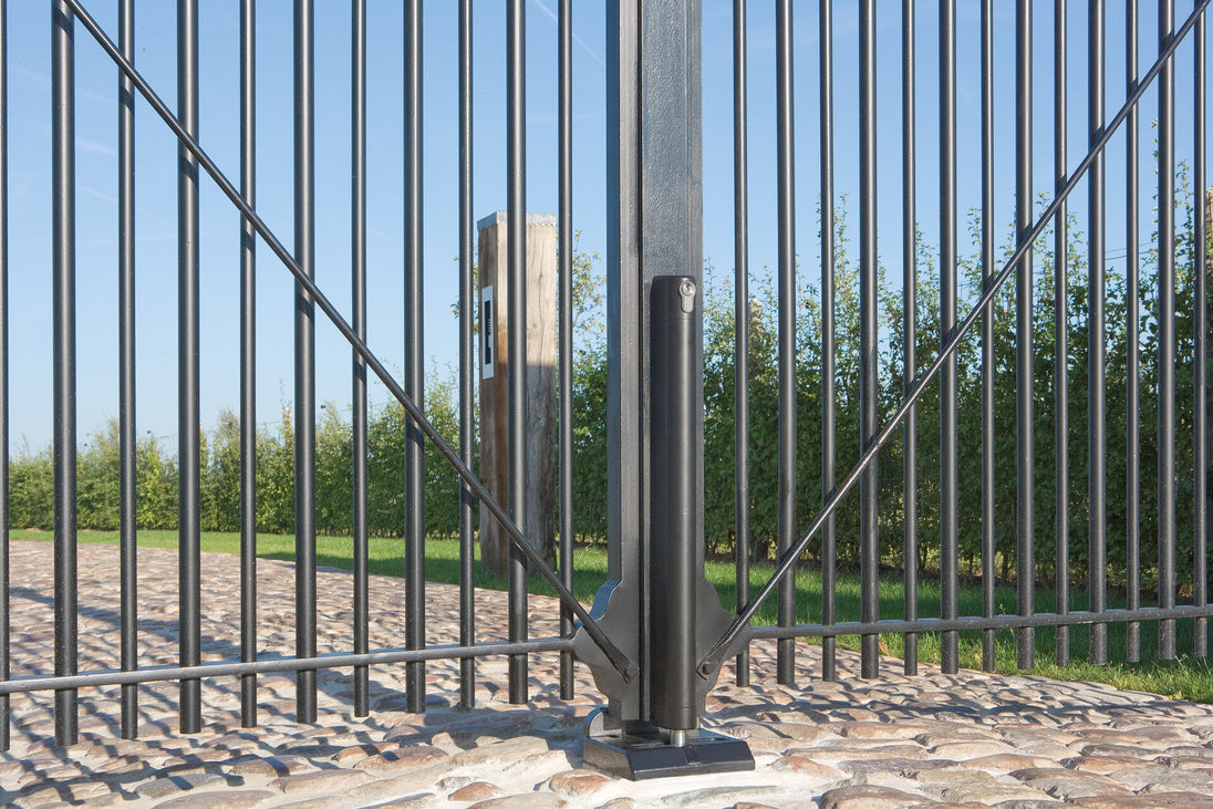 Iscentrine vartu fiksatoriaus atrama gaudytuvas Fensa